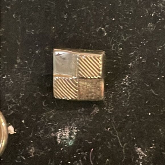 Vintage 0.5” Art Deco square gold tone striped hat lapel pin tack - Picture 4 of 10